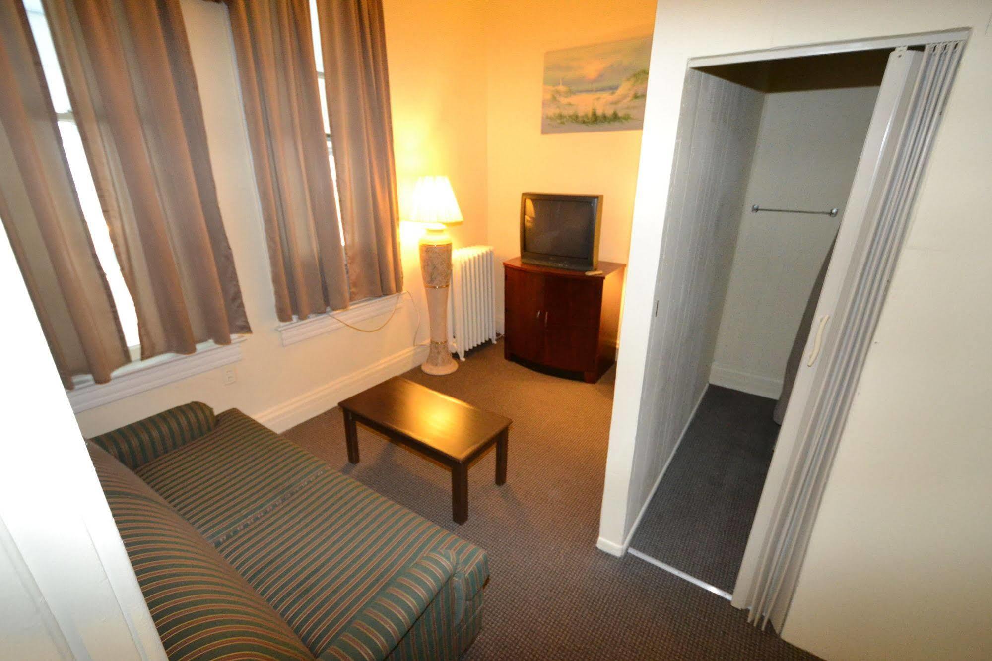 Perfect Stay Inn & Suites Blair Exterior photo